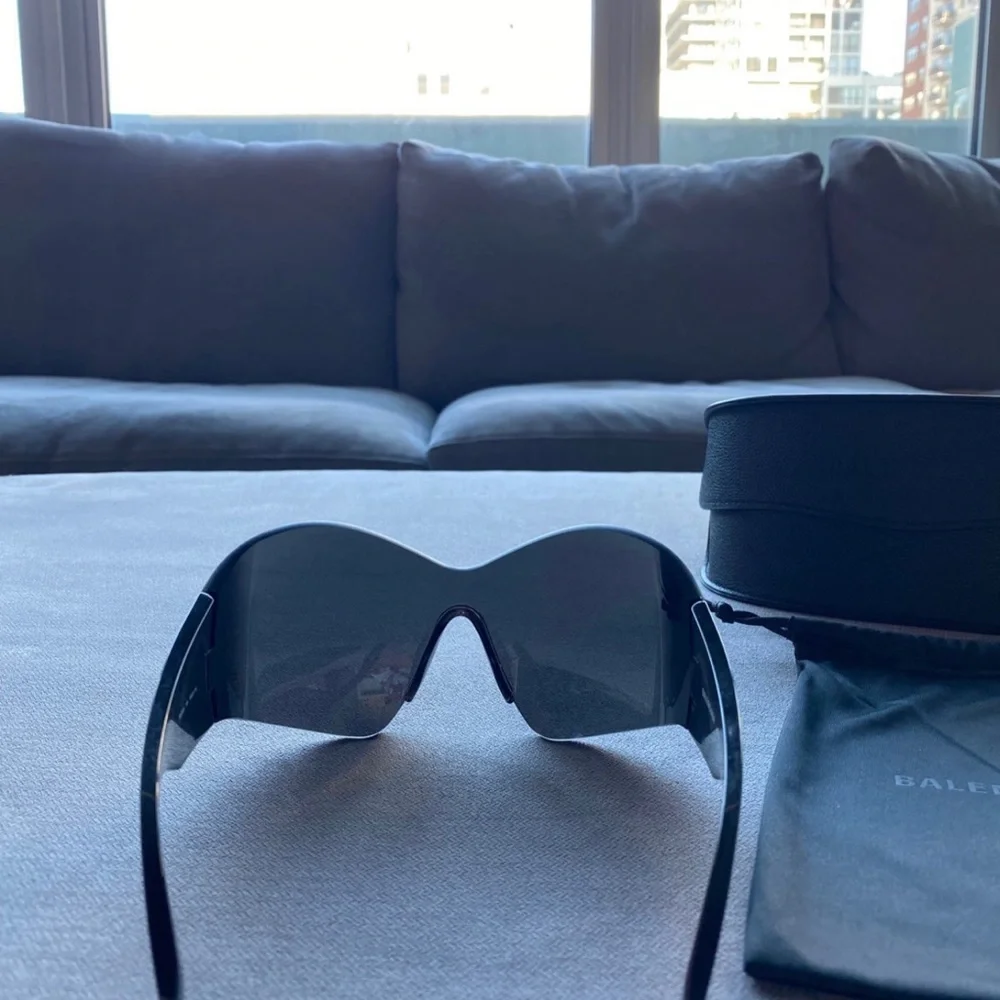 Balenciaga Mask Butterfly Sunglasses - Picture 5 of 14